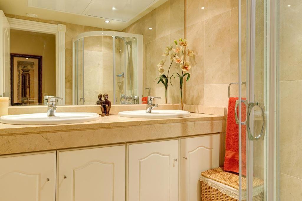 Frontline Beach Apartment - Sinfonia Del Mar إِستيبونا المظهر الخارجي الصورة